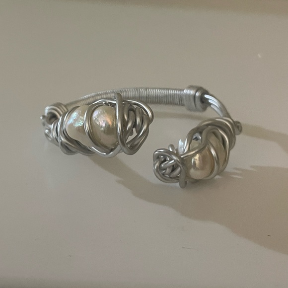 silver pearl bangle - Picture 1 of 3
